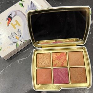 Hourglass Ambient Light palette swan limited edition blush bronzer highlighter